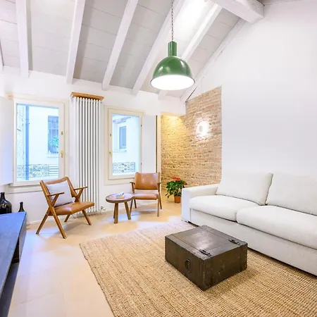 Skylight Duplex In Historic Center Apartamento Parma