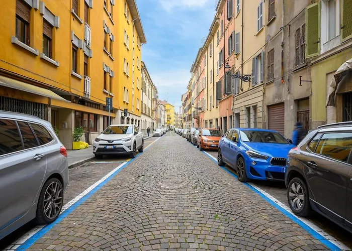 Skylight Duplex In Historic Center * פארמה